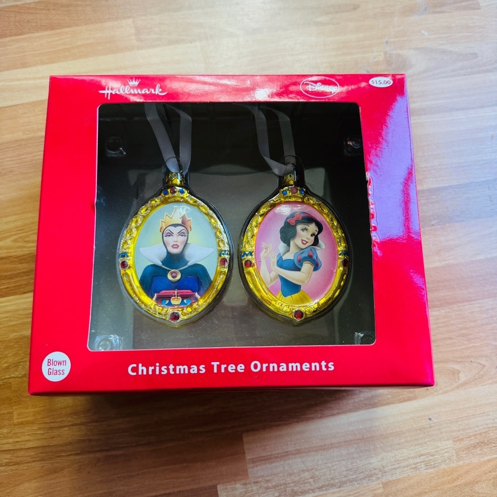 Hallmark/disney Snow White and evil queen boxed ornaments new in box